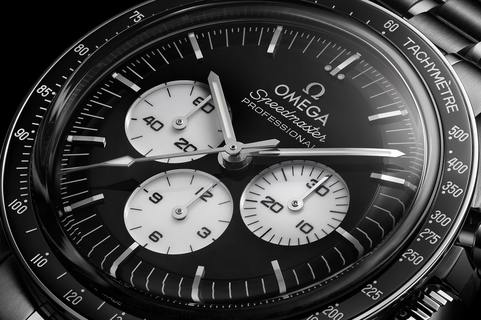 Omega Speedmaster Moonwatch Reverse Panda Black Lacquer — циферблат