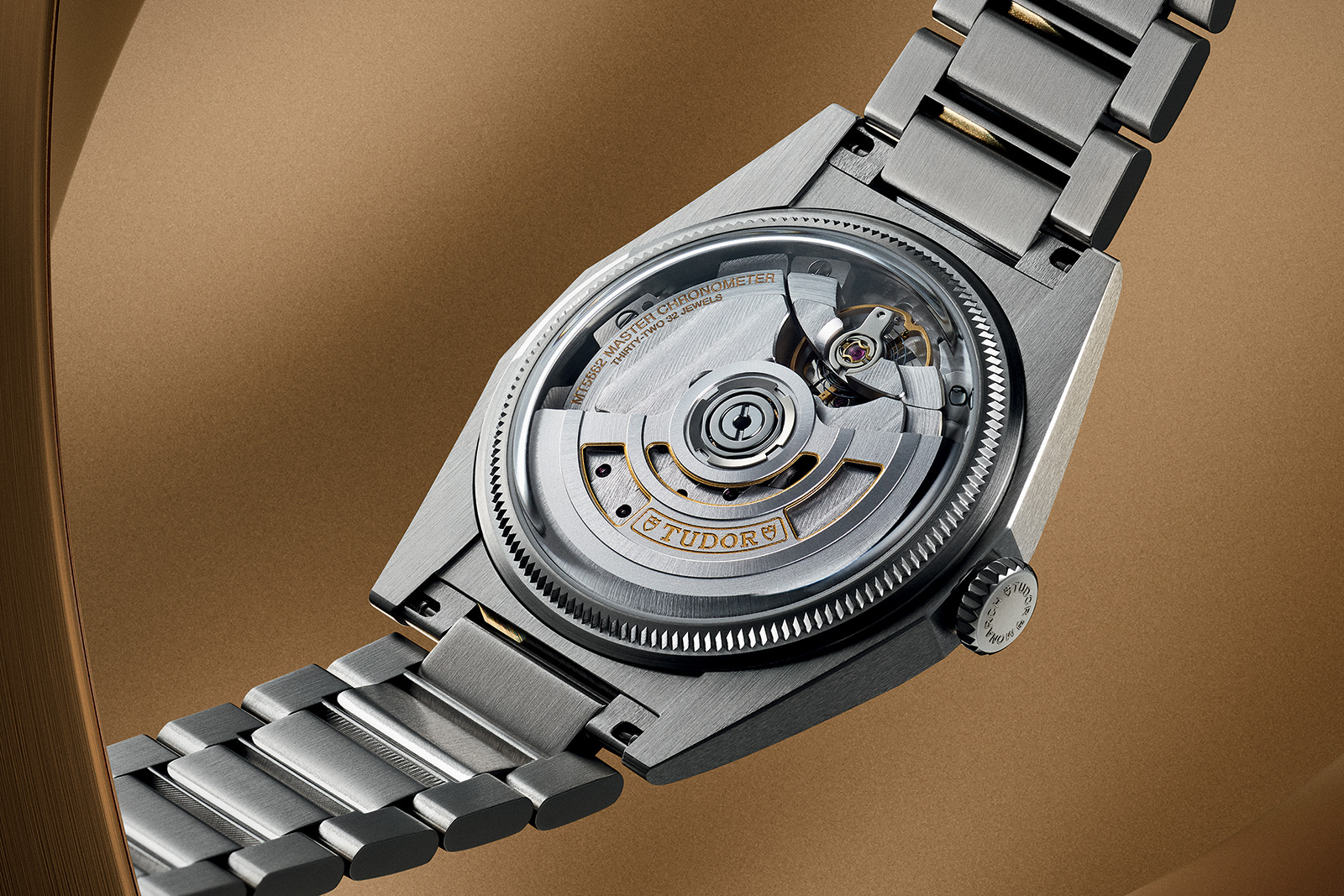 Tudor Monarch — задняя крышка