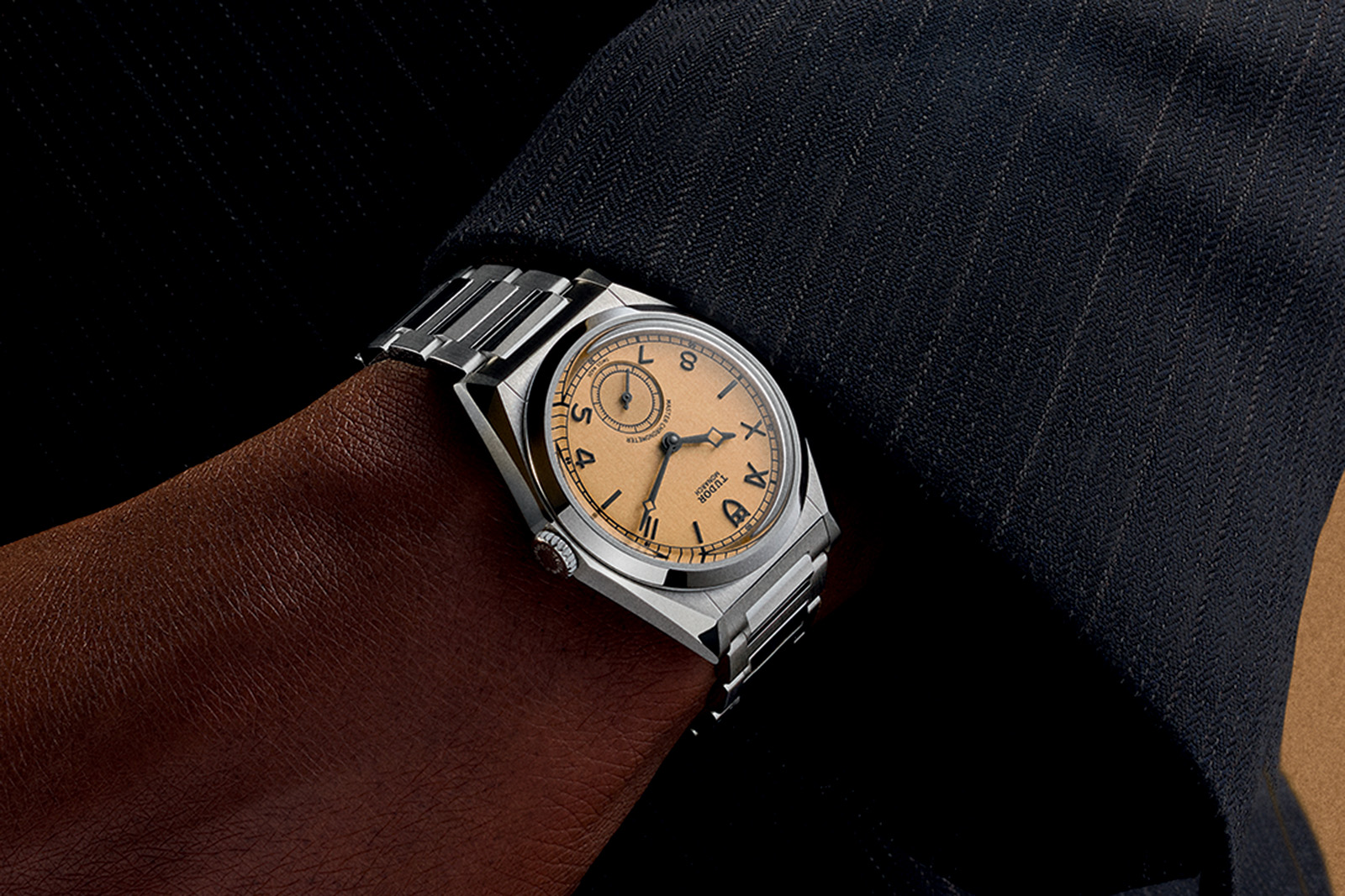 Tudor Monarch On — на запястье