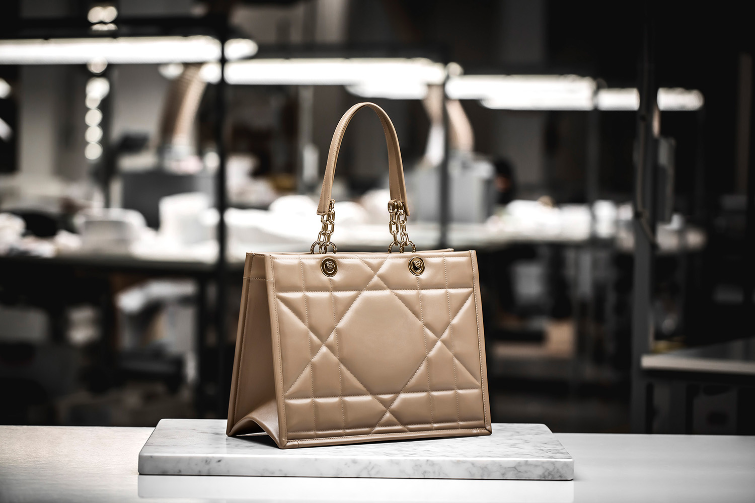 Как создавалась сумка Dior Essential Tote