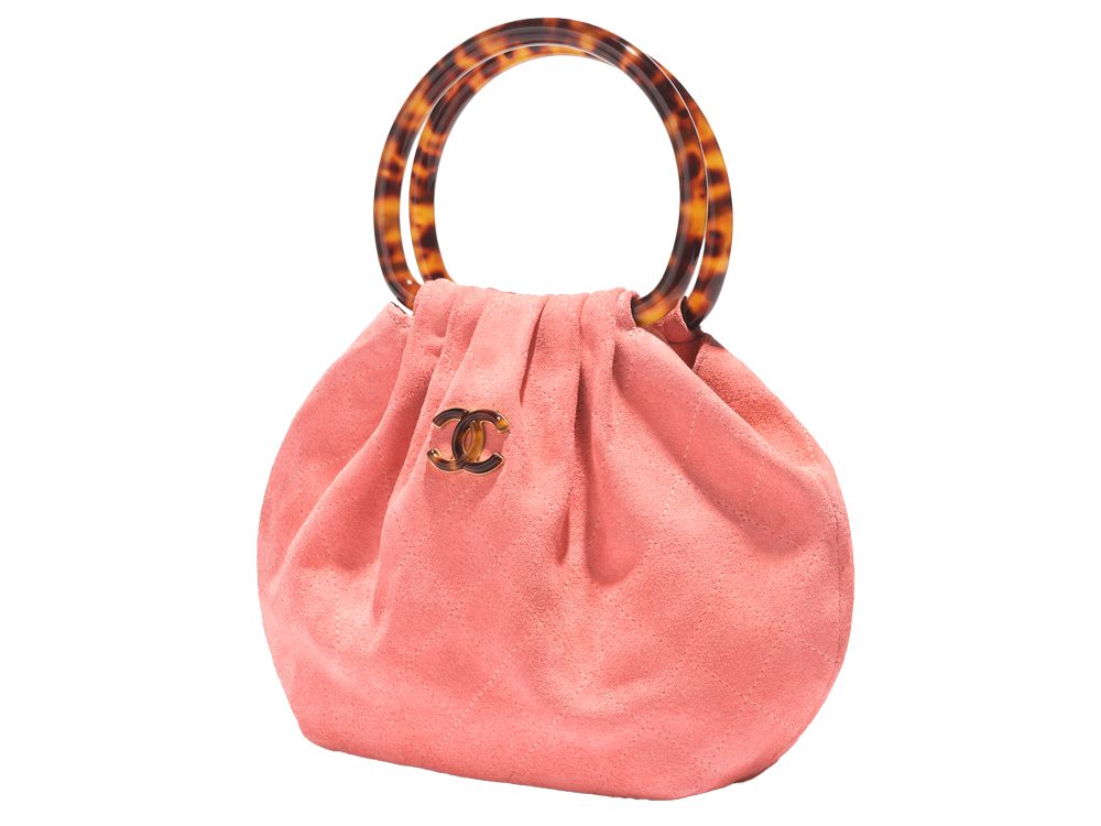 Маленькая сумка-хобо Chanel, 5 300 долларов