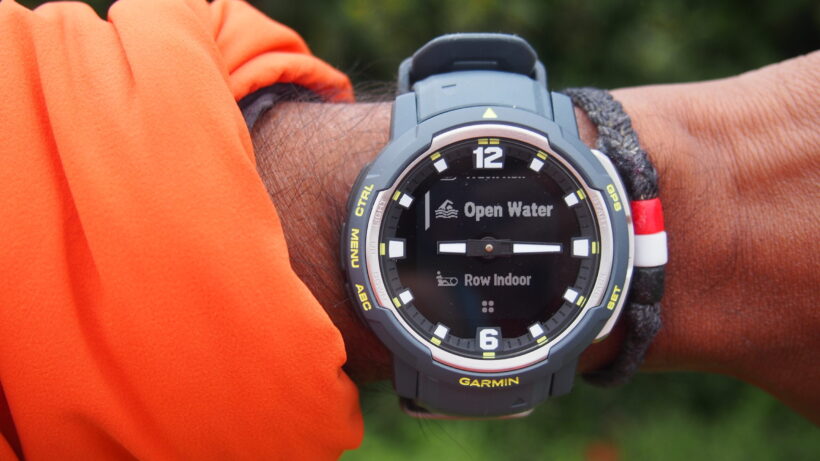 Garmin Instinct Crossover на запястье — фото 2