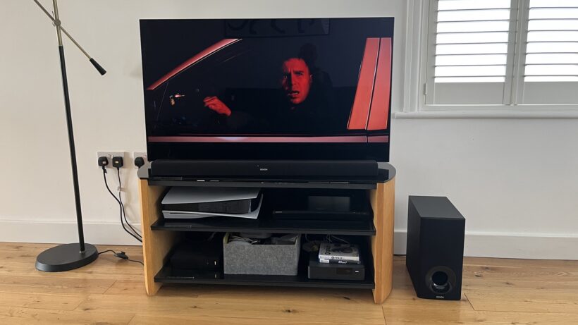 Denon DHT-S316: три рекламных щита, исчезающие