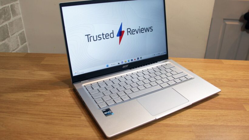 Acer Swift 3 на столе