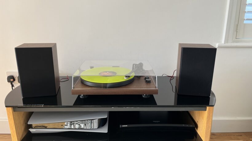 Проигрыватель Crosley C62 с динамиками