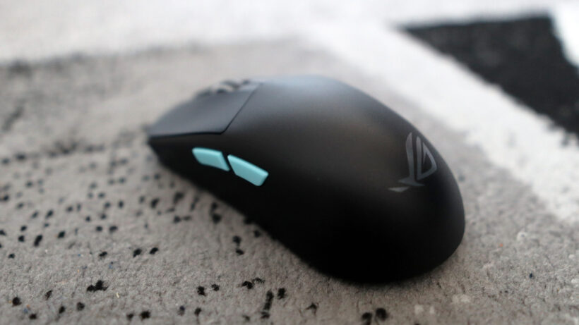 Asus ROG Harpe Ace Aim Lab Edition на столе