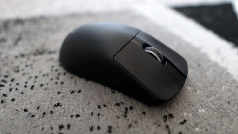Asus ROG Harpe Ace Aim Lab Edition, вид спереди, с кнопками и колесиком прокрутки