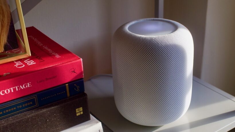 Apple HomePod 2 на полке
