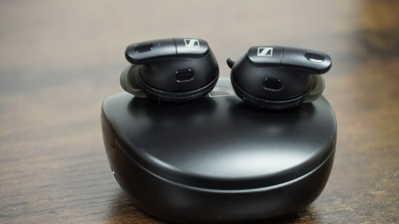 Наушники Sennheiser Conversation Clear Plus вверху