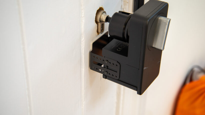 Установлен SwitchBot Lock