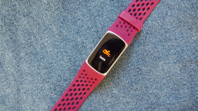 Fitbit Charge 5: плавание