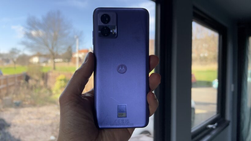 Обзор Motorola Edge 30 Neo — фото 1