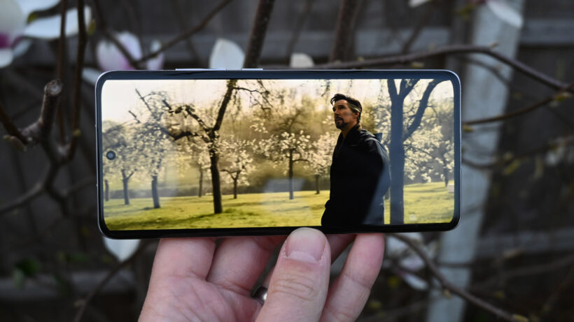 Воспроизведение видео в формате HDR на смартфоне Xiaomi 12
