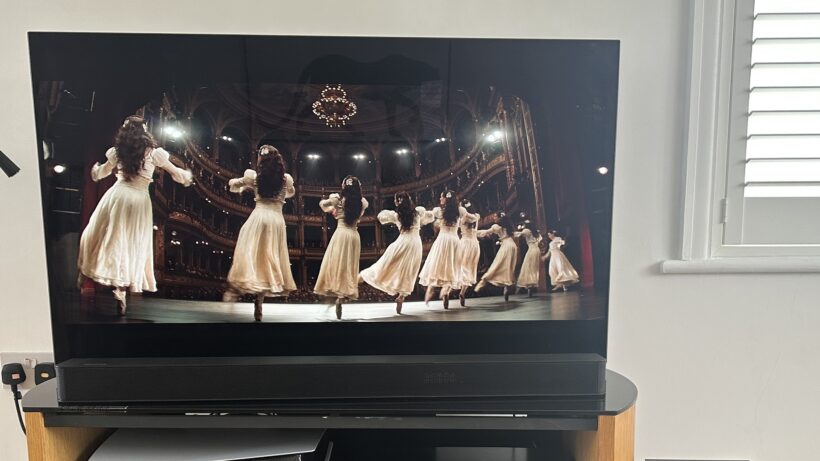 Hisense AX5100G Red Sparrow — меньше отражений