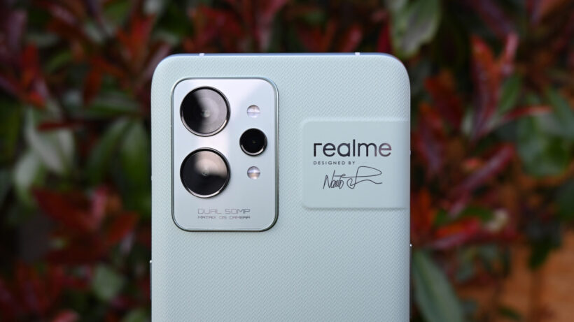На задней панели Realne GT 2 Pro установлены три камеры