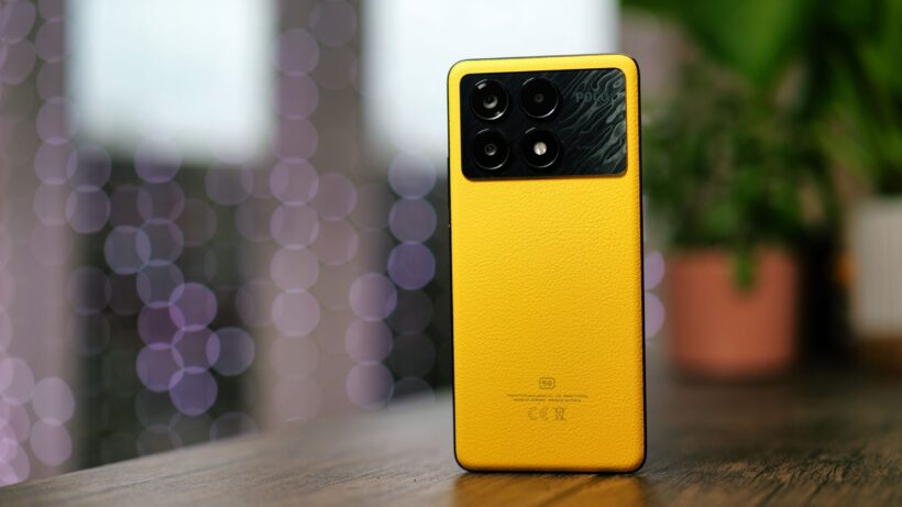 Poco X6 Pro на столе