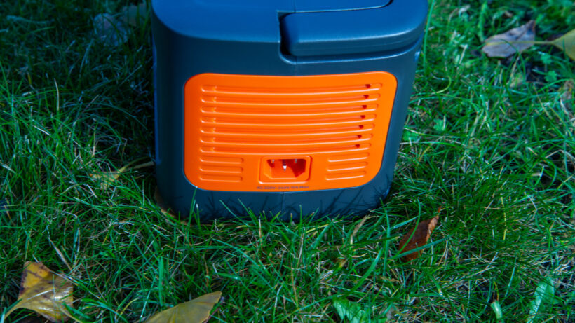 Вход переменного тока Jackery Explorer 300 Plus