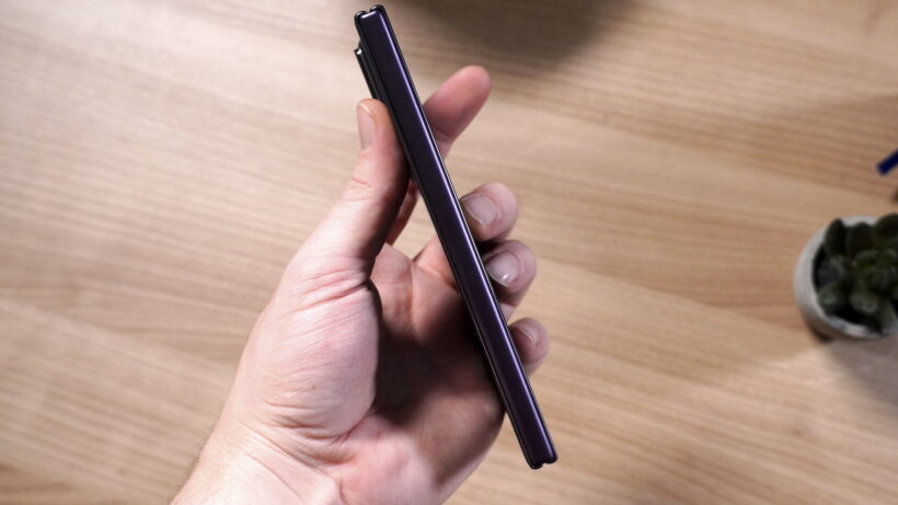 Honor Magic V5 — вид сбоку