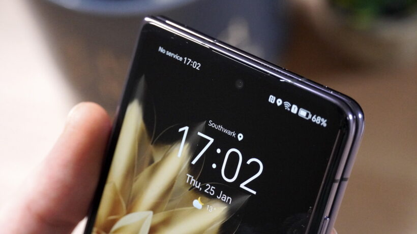 Крупный план экрана Honor Magic V2