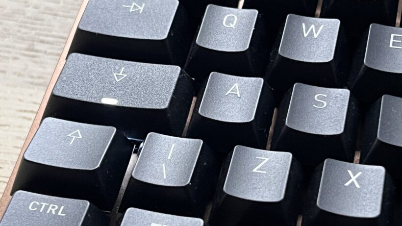Cherry KC 200 MX: крупный план левой стороны