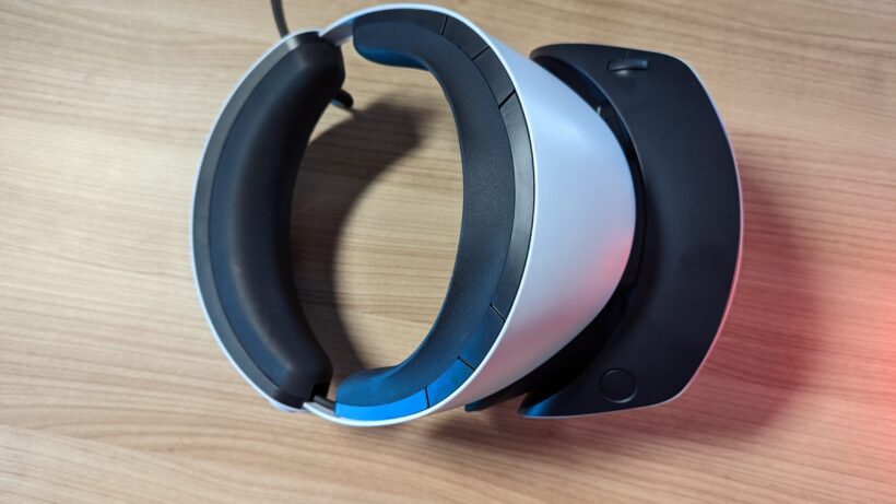 Вид сверху на PlayStation VR 2 — фото 1