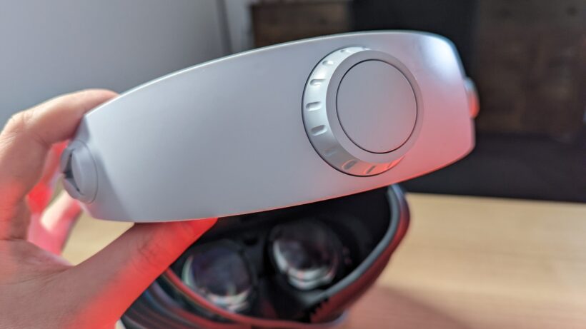 Задний регулятор на PlayStation VR 2, с помощью которого можно регулировать степень затяжки оголовья