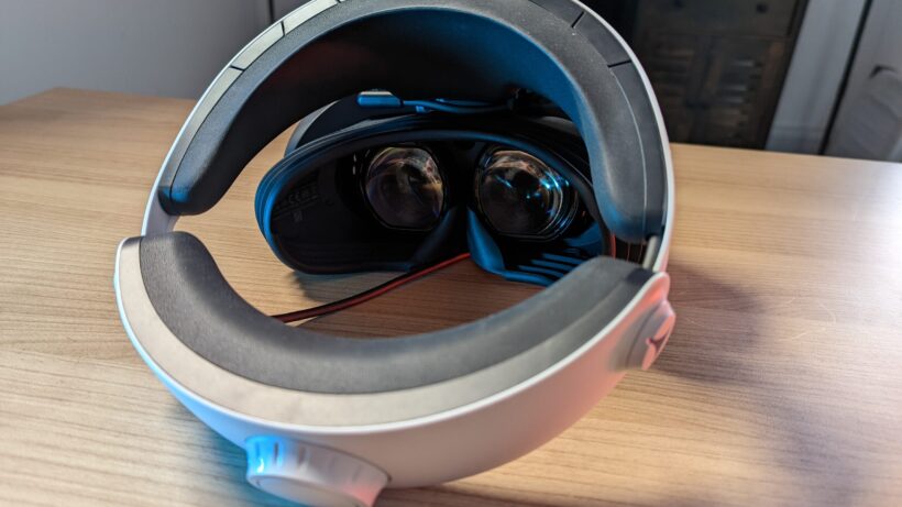 Взгляд на объектив PlayStation VR 2