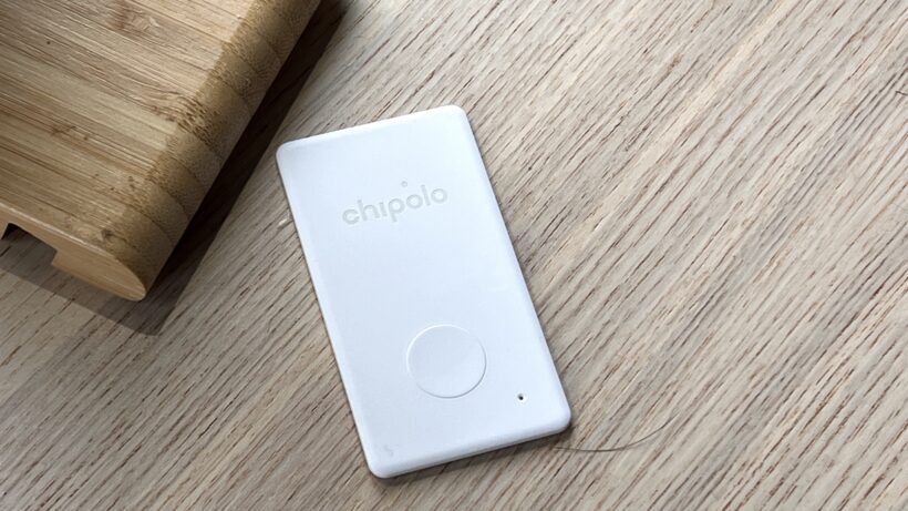 Карточка Chipolo на столе — фото 1