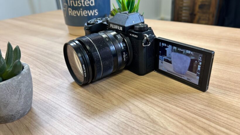 Дисплей Fujifilm X-S20