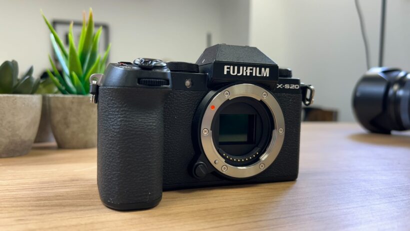 Передняя часть камеры Fujifilm X-S20