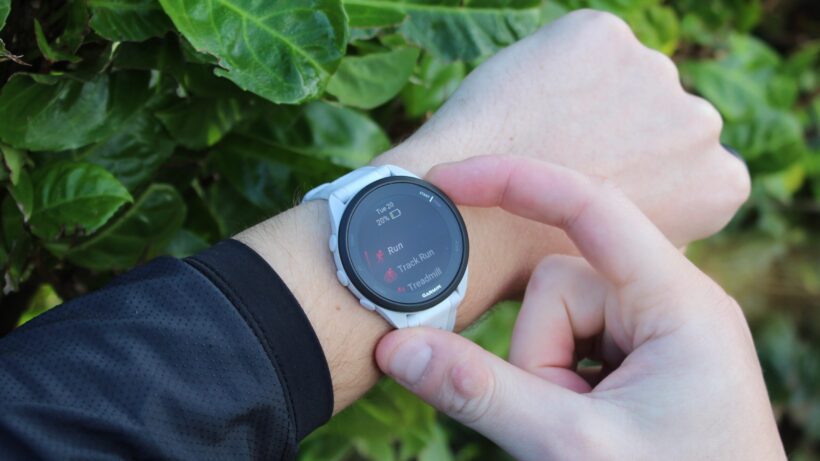 Garmin Forerunner 165: прикосновение к безелю