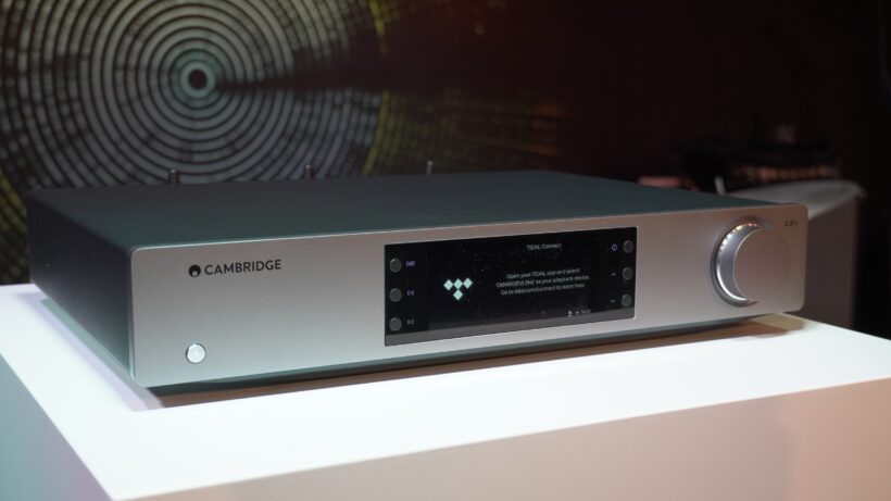 Cambridge CXN100 на кронштейне