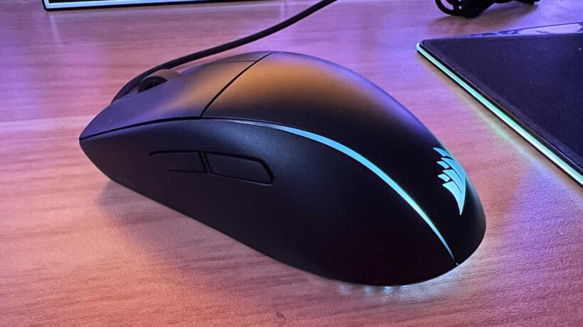 Еще один вид на правую сторону Corsair M75.