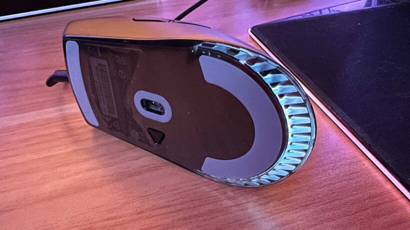 Нижняя часть клавиатуры Corsair M75