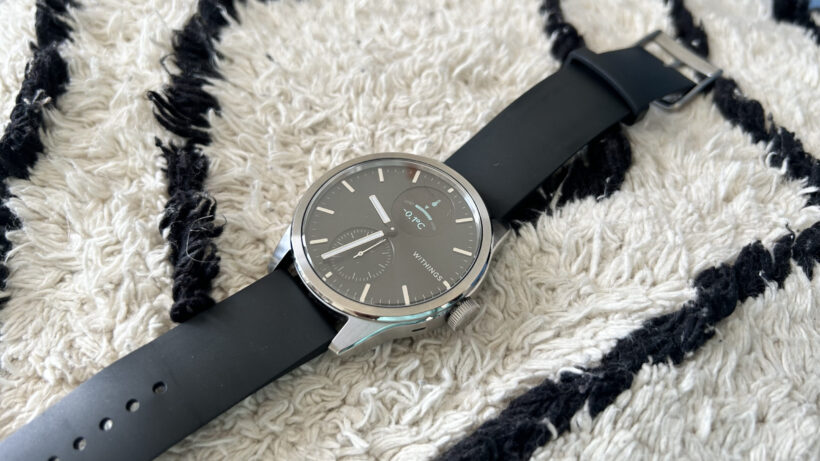 Withings ScanWatch 2 отличается гибридной конструкцией, благодаря которой он выглядит стильнее, чем большинство смарт-часов