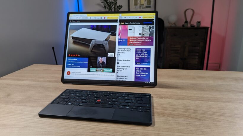 Lenovo ThinkPad X1 Fold на столе. Lenovo ThinkPad X1 Fold в разложенном виде на столе с отсоединенной клавиатурой.