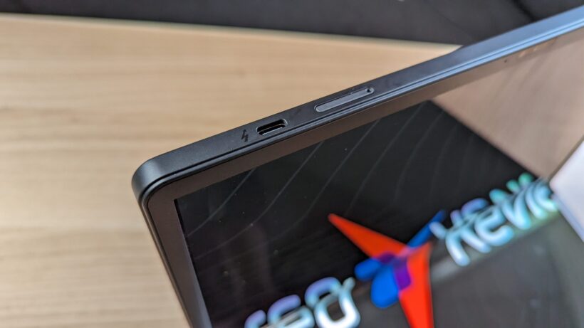 Порт Thunderbolt на Lenovo ThinkPad X1 Fold