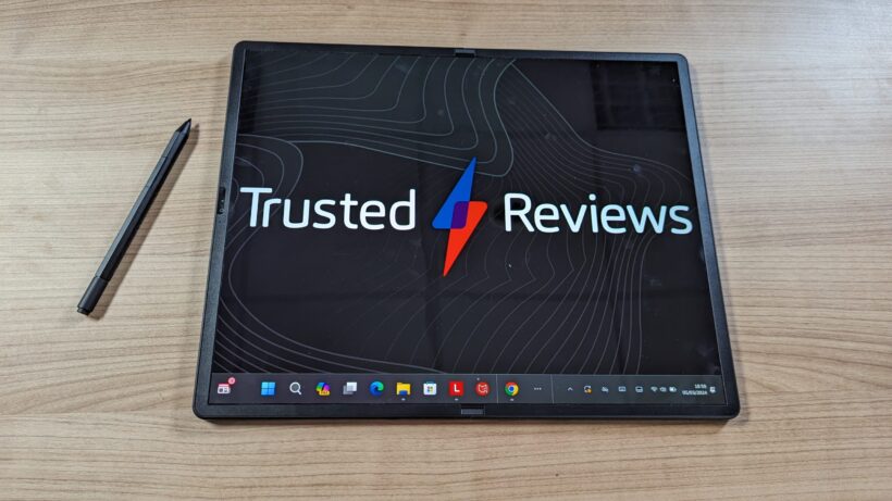 Lenovo ThinkPad X1 Fold в режиме планшета со стилусом