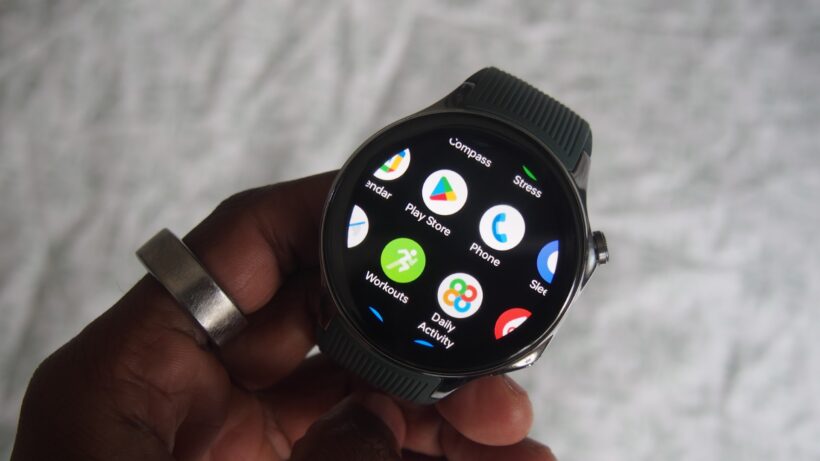 Значки приложений на OnePlus Watch 2. OnePlus Watch с отображаемым на экране меню приложений. OnePlus Watch 2 на запястье с…