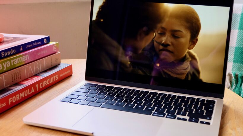 Воспроизведение видео на MacBook Air с процессором M3
