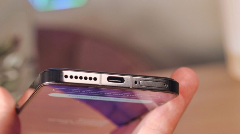Динамики и порт USB-C в Xiaomi 14