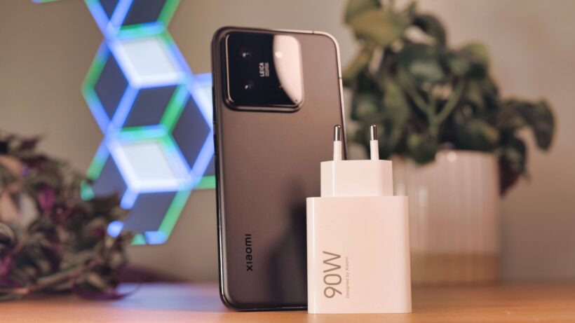 Xiaomi 14 и зарядное устройство на 90 Вт