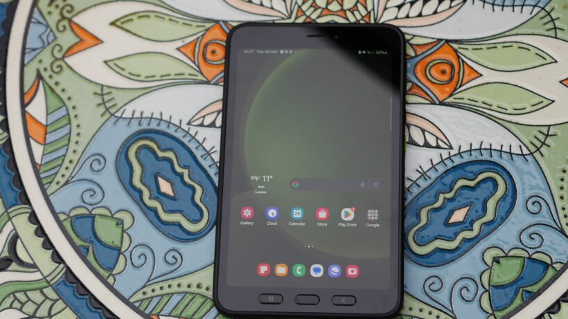 Samsung Galaxy Tab Active 5 на столе — фото 1
