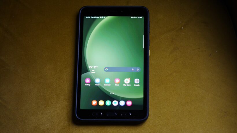Samsung Galaxy Tab Active 5 на столе — фото 2