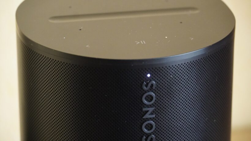 Крупный план логотипа Sonos Era 100