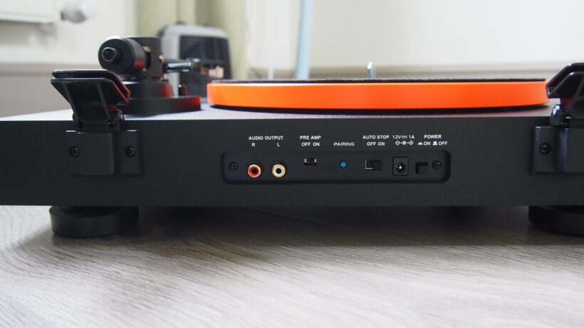Задние разъемы JBL BT Spinner