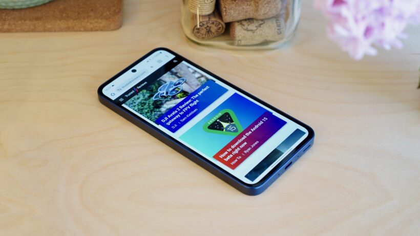 Samsung Galaxy A35 5G на столе