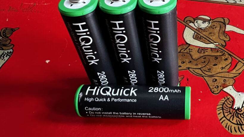 HiQuick AA 2800 с одной батарейкой, установленной горизонтально