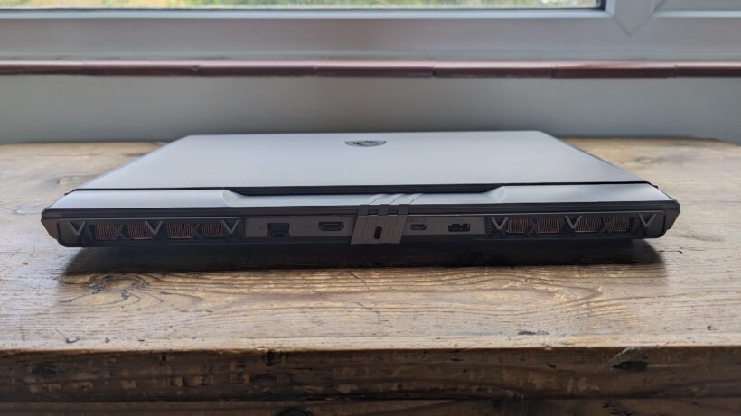Порты на задней панели MSI Vector 17 HX (2024)