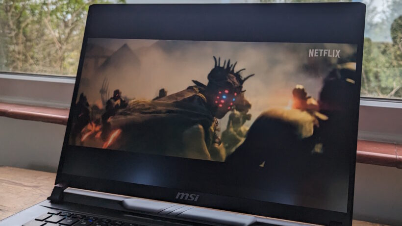 MSI Vector 17 HX (2024) с запущенным Netflix
